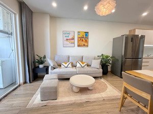 chủ cần tiến bán gấp ch 2pn nằm ngay trung tâm view sông .