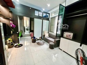 nhà tập thể t3 căn góc thoáng 18/40m, 2 ngủ,vệ sinh khép kín giá 2,65 tỷ.