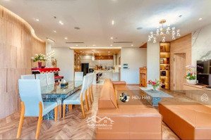 chính chủ gửi bán penhouse 4pn , full nội thất decor siêu đẹp