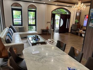 song lập 144m siêu đẹp, vị trí vip, hoàn thiện đẳng cấp thang máy.