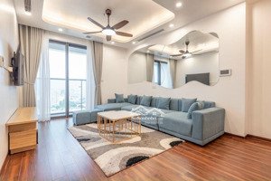 hot: cho thuê căn hộ discovery complex, 210m2, 4 pn, 3 wc, full đồ, giá 35 tr. lh: o.971,.342..965