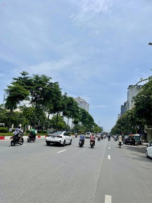 vị trí tuyệt đỉnh-ba đình- ngõ rộng-cực gần phố văn cao-liễu giai-đi bộ ra hồ tây-full nội thất