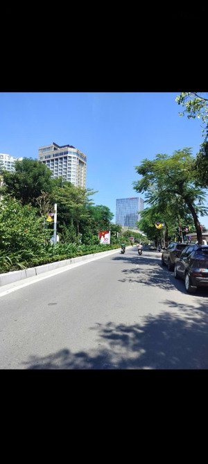 lạc long quân -dt 50m- 3 tầng -mặt tiền 4,2m-13 tỷ.
gần phố- gần hồ tây- ngõ nông - kd nhỏ