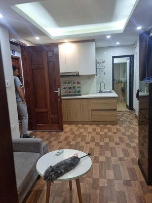 chính chủ cho thuê chung cư 1 ngủ 1 khách riêng 46m2 phố cổ linh, tư đình giá 5 triệu:lh 