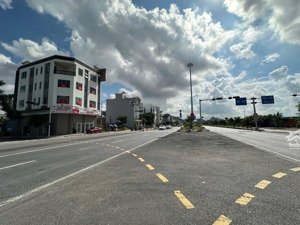 chủ gửi bán căn nhà mặt đường world bank