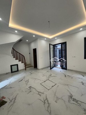 nhà đẹp ngã tư sở _ lô góc - vài bước ra phố - xung quanh nhiều tiện ích 12tỷ