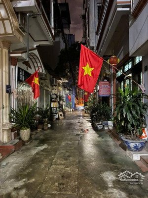 bán nhà phố lương thế vinh 60m 3 tầng giá 11,5 tỷ ngõ thông , ô tô , kinh doanh lh: 