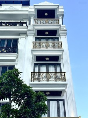 nhà 5 tầng thang máy tuyến 2 đường lê hồng phong - đường phân lô 15m có vỉa hè