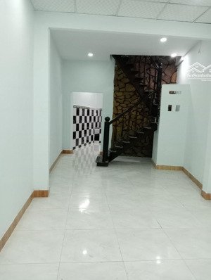 cho thuê nr 1pn, 60m2, 5 triệu ở trịnh thị miếng, hóc môn