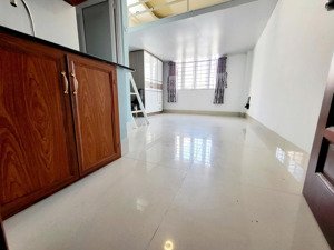 cho thuê duplex cửa sổ lớn gần cầu số 5 trường sa, cviên lê thị riêng, hoàng văn thụ,svđ quân khu 7