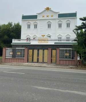 khách sạn 4tầng mới 100% mặt tiền đường quốc lộ 51a cách sân bay long thành 5km dt 304m2 giá 15tỷ