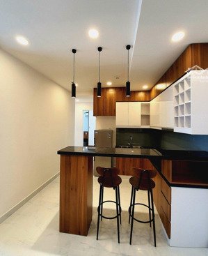 cần cho thuê chcc icon56 quận 4. dt: 85m2, 3pn, 2wc. giá ưu đãi chỉ 20tr/th. lh: thịnh