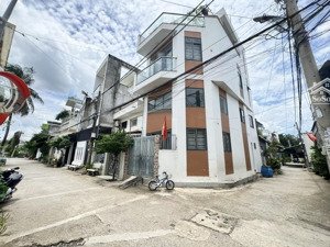 nhà đẹp 3 tầng hẻm xe tải gần kcn cao, đh mkt. công năng 5pn 4wc có phòng ngủ tầng trệt, vào ở ngay