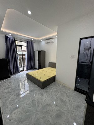 cho thuê căn ban công cửa sổ ngay đh ufm - gần sân bay trung tâm phú nhuận - nhà mới - full nt