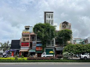 toà nhà 5 tầng có hệ thống báo cháy tự động, mặt tiền đường 30/4