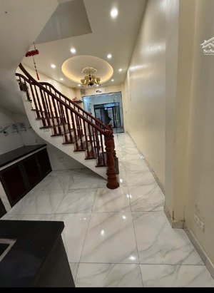 bán nhà trần quốc hoàn, 40m2, 2 mặt thoáng, ô tô đỗ 2 mặt. dòng tiền ổn định. liên hệ: 