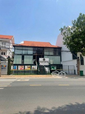 bán villis biệt thự mặt tiền đường nguyễn văn hưởng phường thảo điền q2. tp.hcm. 669m2. 310 tỷ