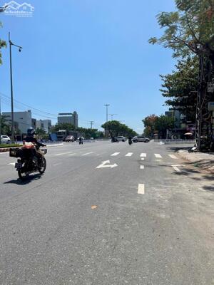 Bán nhà 4 tầng MT kinh doanh Lê Văn Hiến _ 180m2 _ 18.5 tỷ.