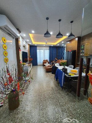 8,4 tỷ- trung hòa- cầu giấy- 34m2- 6 tầng- gần phố, cạnh oto, xây mới ở ngay