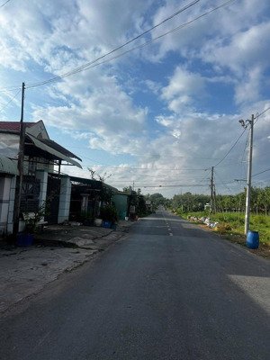 cần bán gấp nhà mặt tiền ấp bến rộng xã thạnh đức gò dầu tây ninh