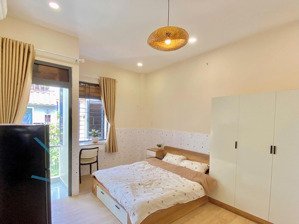 cho thuê căn hộ có ban công gần đh uef, hutech, gtvt - bến xe miền đông