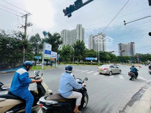 căn nhà mặt tiền hầm 3 tầng _khu dân cư song hành,phường an phú sầm uất _ 110m2 ngang 5m hoàn công