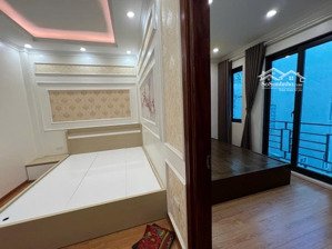 gia đình có căn nhà cần bán tại phú diễn - dt : 35m - 5 tầng - giá : 6,4 tỷ.