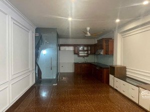 chính chủ gửi bán nhà phân lô văn la,dt 50m -5 tầng,mt:5,6m,nhà hoàn thiện đẹp,dân xây chắc chắn.