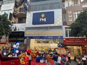 siêu hot!!cho thuê nhà mặt phố trần duy hưng dt 130m2x4t, mt 8m cực rộng, không vướng cột, giá tốt