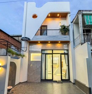 cần bán gấp nhà thành thái, phường 12, quận 10 dt: 90m² giá 3tỷ5. nhà có hợp đồng thuê 20 triệu