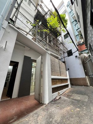 nhà đẹp ở ngay - hoàng hoa thám - tây hồ. 52m - 5 tầng - mt 6m - giá 11.5 tỷ