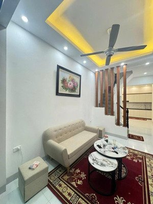 ngõ nông gần phố đội cấn ba đình diện tích 41m đua ra 43m, 4 tầng, mặt tiền 3.5m, 8.9 tỷ