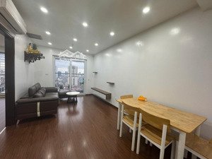 bán căn 70m, 2 ngủ, chung cư 90 nguyễn tuân, sẵn sổ đỏ, có nội thất, 6,5 tỉ, có slot ô tô