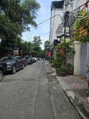 cần cho thuê nhà hoàng quốc việt, cầu giấy, ô tô, kinh doanh, ở tốt