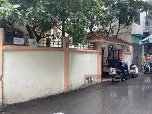 chính chủ cần bán rẻ nhà phố xuân thủy, cách mp 20m, lô góc, phù hợp ở hoặc chia lô xây căn hộ