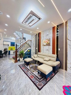 bán nhà tt quận 1 - tôn thất tùng - phạm ngũ lão - vị trí siêu hiếm, dt 39m2, giá 2tỷ550, sổ riêng