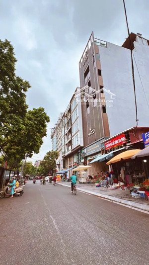 bán nhà phân lô l/k ô tô tránh kv võng thị, tây hồ, gara, vỉa hè, d/t: 60m2, ở tốt, k/d. sát hồ tây