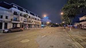 nhà mặt tiền hoá sơn sát trục thăng long sông hàn ,trung tâm vui choi giải trí hải châu đà nẵng.