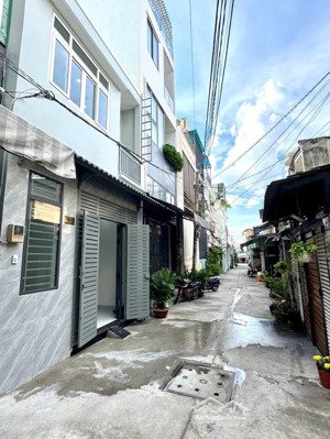 hẻm xe hơi - nhà mới - vườn lài - luỹ bán bích - 2 tầng - dt: 4.6 x 9 - sổ vuông vứt - hơn 5