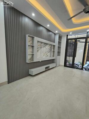 Cuối đường Bà Triệu 45m 5 tầng thang máy, lô góc, ô tô 4 chỗ chỉ 8.3 tỷ