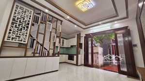 chính chủ a hưng bán đại la 40m,5 tầng,7 tỉ . lô góc, sổ đỏ ,50m ra oto tránh . ngõ rộng và thoáng