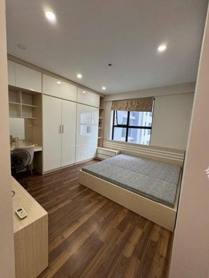 tôi cần bán gấp căn hộ goldmark city, căn 2pn 6,4 tỷ,có sổ đỏ, hỗ trợ vay ngân hàng, sang tên ngay