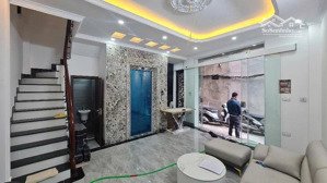 chính chủ bán gấp nhà minh khai 30m, 6t,
7,85ty, sổ đỏ.thang máy ,mặt ngõ thông,10m ra mặt phố