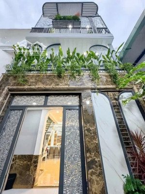 cần bán nhà cách mạng tháng tám, p9, q3, gần ga sài gòn, giá 4tỷ090, dt 78m2 hđ thuê 26tr/th