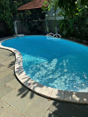 siêu phẩm: biệt thự thảo điền, tp. thủ đức. dt: 32m x 24m. kc: 3 tầng. giá: 145 tỷ ( ~220tr/m2 )