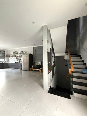 biệt thự mini 3 tầng, giáp q6, 135m2, ngang bề thế 9m. giá 8 tỏi hơn