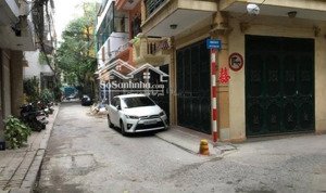 chính chủ gửi bán nhà phân lô ô tô hoàng quốc việt giá cực tốt 2x tỷ