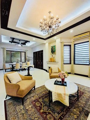 nhà biệt thự quan chức cách mạnh vườn đào hồ tây, 204m2 sân vườn mt: 15m an ninh tốt, giá: 124.5 tỷ