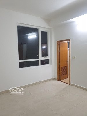 bán nhanh căn 3 phòng ngủ, 83m2, tầng cao, view thoáng, nội thất cơ bản, giá chỉ 3,5 tỷ, bao thuế.