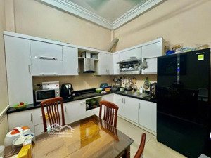 võ chí công cầu giấy diện tích 25m đua ra 32m, 5 tầng, mặt tiền 3.3m, 7.3 tỷ